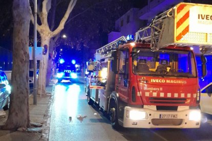 Una de les dotacions al lloc dels fets