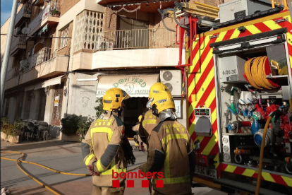 Imagen de los Bomberos que se han desplazado hasta la rambla de Jaume I.