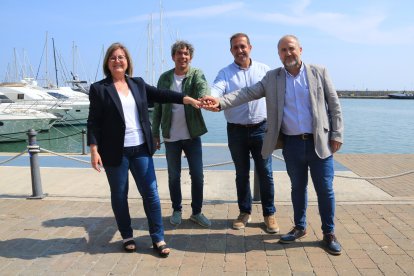 Los liders de ERC, ECP, Junts y PSC en Cambrils durante el pacto del 2023.