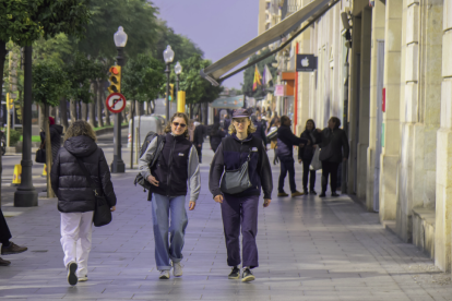 La ciudad ha crecido en población los últimos años gracias a la inmigración, ya que los índices de natalidad van en retroceso.