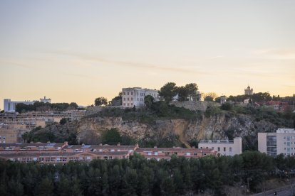 Imatge de l’antic hospital de la Mare de Déu de la Salut, construït a sobre d’un fortí defensiu.