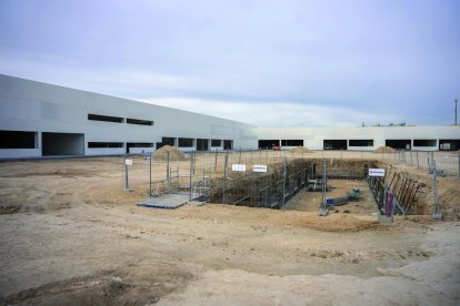 L’empresa Family Group, que està fent un gran centre comercial a Campclar, inclourà a la construcció un dipòsit amb capacitat per a mil metres cúbics.