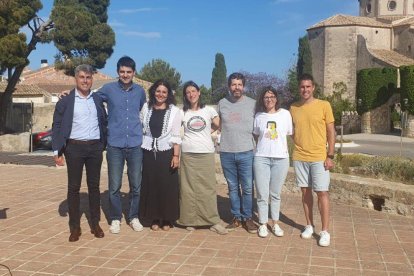 Los concejales de Junts y ERC de Altafulla durante el acuerdo de gobierno del año 2023.