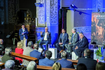 Imagen de la mesa redonda que cerró el acto de presentación del cartel y el opúsculo ayer por la noche.