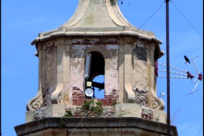 Detall del campanar de Vilabella.