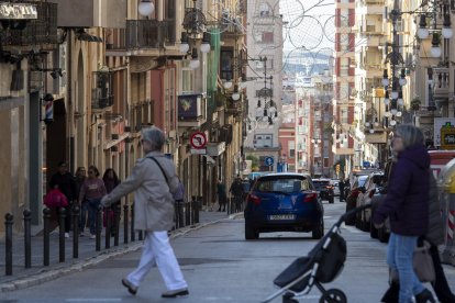 El projecte de pacificació de l’eix viari contempla fer més amples les voreres.