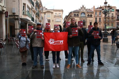 Fotografía del acto de presentación del grupo de apoyo hacia los afectados.