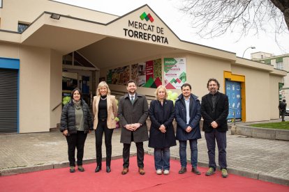 Inauguración de la imagen renovada del Mercado de Torreforta.