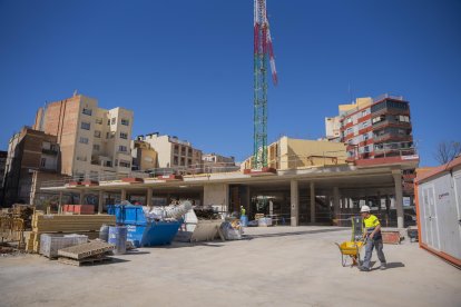 Fotografía del exterior en el que se ve la evolución de los trabajos constructivos.