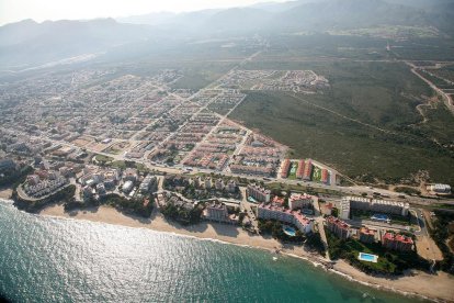 Vista aèria de Miami Platja, la urbanització que concentra la gran majoria d’habitatges d’ús turístics a Mont-roig del Camp.