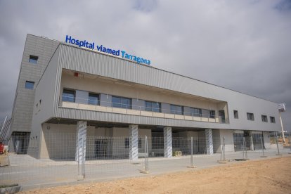 El Hospital Viamed Tarragona contará, que con cuatro plantas sobre rasante y un sótano, tendrá una entrada principal por la calle Josep Maria Recasens y un acceso a Urgencias por detrás.