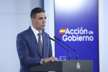 Imatge de Pedro Sánchez durant la roda de premsa d'aquest dilluns.