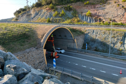 Treballs de manteniment preventiu en un túnel de l'N-420.