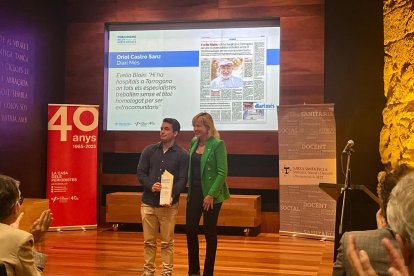 Oriol Castro, periodista del Diari Més, recibe el premio Periodismo, Salud y Derechos Sociales Tarragona en la Categoría Local.