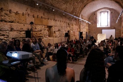 El Pretorio de Tarragona ha acogido la presentación de la quiniela|travesía|traviesa terapéutica de Amalgama7 en el marco del festival Tarraco Viva