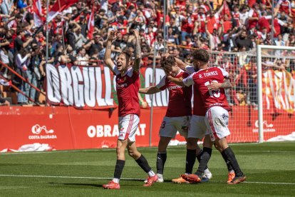 El jugador del Nàstic Víctor Narro celebrant un gol al Nou Estadi Costa Daurada