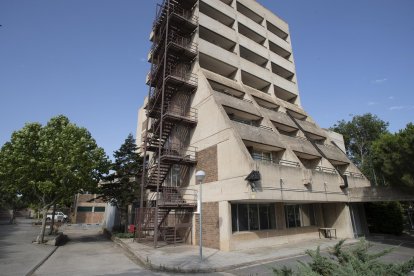 Fotografía del estado actual de la Residencia de Personas Mayores de Reus, el ICASS, ubicada en la avenida del Segle XX.