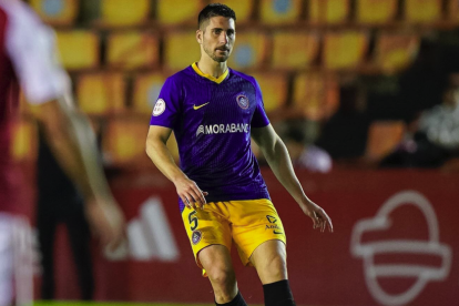 César Morgado disputant un partit amb l'Andorra al Nou Estadi.