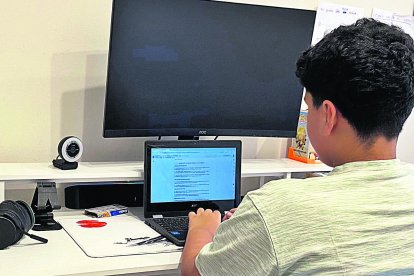 El adolescente, de trece años, fue diagnosticado con dislexia y TEA de nivel 1.