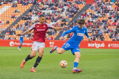 Pablo Fernández, durante el partido delante del Amorebieta.