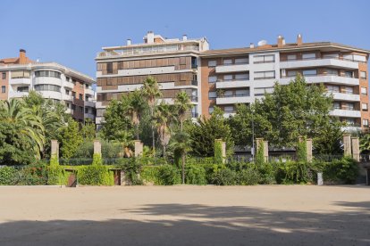Fotografia d’arxiu de la plaça d’Anton Borrell, al parc de Sant Jordi, on originalment s’havia pensat ubicar l’espai escènic estable.