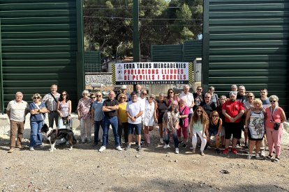 Una de les concentracions organitzades pels veïns i veïnes de Costa Daurada i Berà contra les pantalles acústiques i el pas de mercaderies.