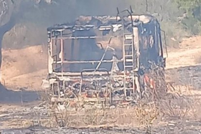 Imagen de la caravana quemada