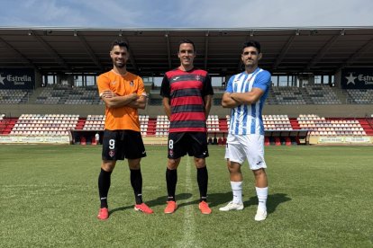 Josep Ramon Sardà, Ramon Folch i Sandro Toscano amb la tercera, primera i segona equipació respectivament
