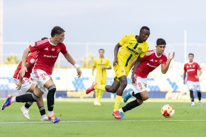 Els jugadors del Nàstic durant el duel contra el Villarreal B.