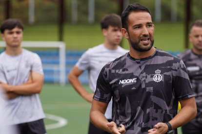 Dani Vidal durant el primer entrenament amb l'Avilés.