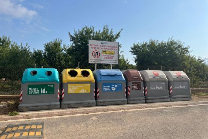 Un dels cartells instal·lats a les bateries de contenidors de Vila-seca.