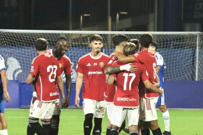 Els jugadors del Nàstic celebrant un dels gols de l’últim amistós contra l’Espanyol B.