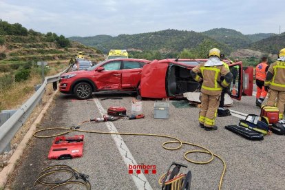 Imatge de l’accident entre els dos cotxes a Benifallet.