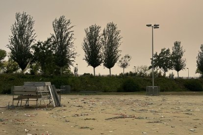 Imagen del estado del Parque del Francolí después del Jordi's Fest.