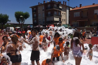 Esta noche pasada, la entrega de premios, el espectáculo de SalSixto y la Gran Fiesta de la Espuma pusieron el punto y final en las XIV Fiestas Populares de la Alborada, que durante tres días han llenado el joven barrio tarraconense de fiesta y diversión.