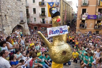 L'Aligueta de Tarragona ha sorprès a tots els tarragonins amb la seva nova indumentària.