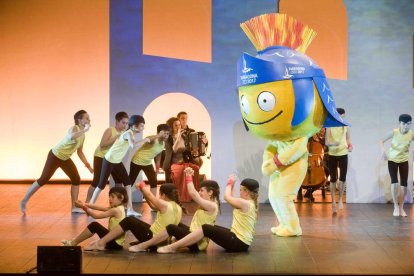 El disseny escollit és obra d'Aleix Girona, alumne de l'escola Abel Ferrater de la Selva del Camp, que s'ha proclamat vencedor en el marc d'una convocatòria en què han participat més de 10.000 escolars de 84 centres educatius del territori.