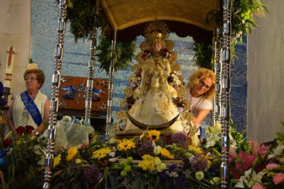 Ofrena floral en honor a la Virgen del Rocío en la XXXIII Romería de Tarragona.