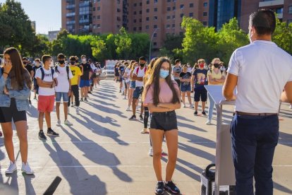 Primer dia de curs al'Institut Martí Franqués de Tarragona amb les mesures de seguretat sanitària obligades per la pandèmica del coronavirus