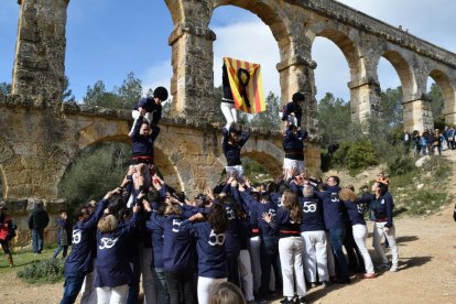 Imatges de l'actuació de la Colla de la Il·lusió al Pont del Diable.