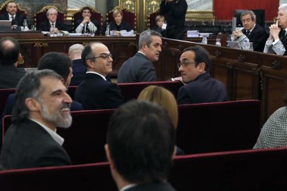 Els dotze polítics independentistes acusats en l'inici del judici del procés