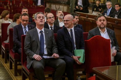 Els dotze polítics independentistes acusats en l'inici del judici del procés