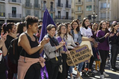 Recull de les millors imatges de la manifestació del Dia de la Dona a Reus