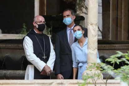 Visita de los Reyes de España al Monasterio de Poblet. Centenares de manifestantes se han concentrado en la vía de acceso para protestar contra la visita de los monarcas.