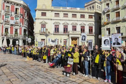 Com cada dia, han fet una concentració a la plaça Mercadal per la llibertat dels polítics presos i exiliats