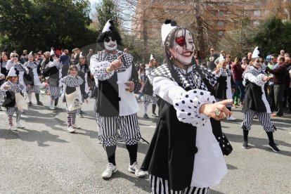 La resaca no es obstáculo para celebrar el desfile matinal de Carnaval del Reus