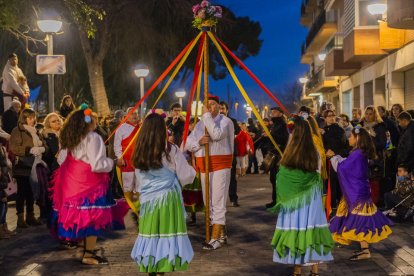 Aquest matí s'ha suspès la cursa de cavalls però a la tarda els elements festius han pogut sortir als carrers del poble.