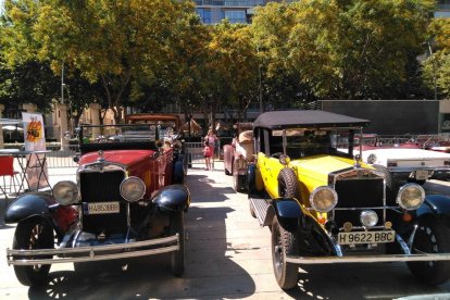 Exposició de vehicles d'època per part del grup GAVE.