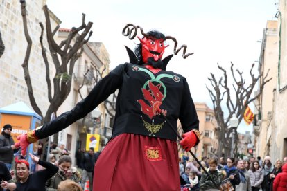 La Festa Major d'Hivern de Constantí ha servit per presentar el nou Gegant Balaam amb una trobada on han participar colles de poblacions veïnes.