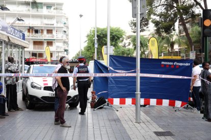 Un home mor en una baralla al carrer Carles Buïgas